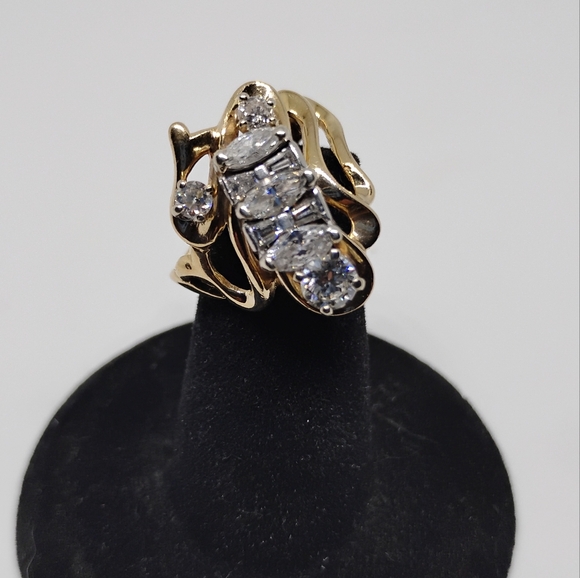 Ladies Statement Ring - Picture 2 of 6